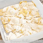 Avocado-Ravioli mit Portwein-Zwiebeln