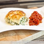 Spinat-Feta-Pie mit Chili-Chutney