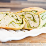 Brot-Rolle mit Spinatpesto