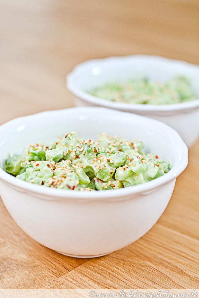 Frischer Gurken-Avocado-Salat