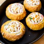 Gebackene Eier im Brötchen