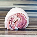 Porchetta auf Kartoffelpüree und Rosenkohl