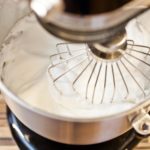Schoko-Kokos-Kuchen mit karamellisierten Bananen