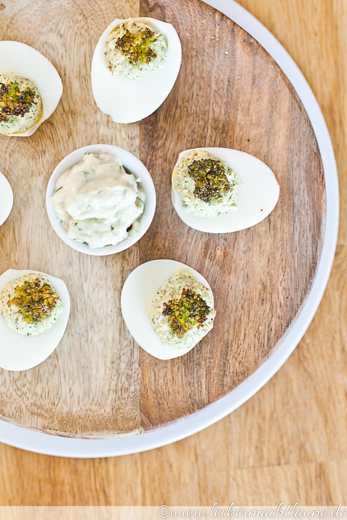 Gefüllte Eier mit Brokkoli-Creme