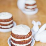 Kleine Karotten-Törtchen mit Frischkäse-Creme