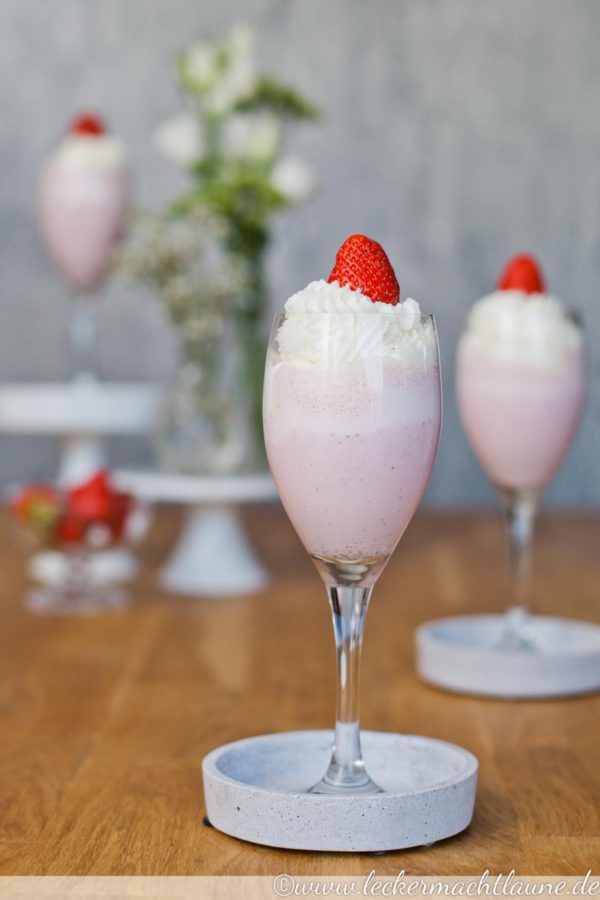 Ricotta-Erdbeer-Milch mit Sahne - lecker macht laune