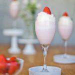 Ricotta-Erdbeer-Milch mit Sahne