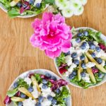 Avocado-Heidelbeer-Salat mit Hüttenkäse {auf die beeren, fertig, los!}