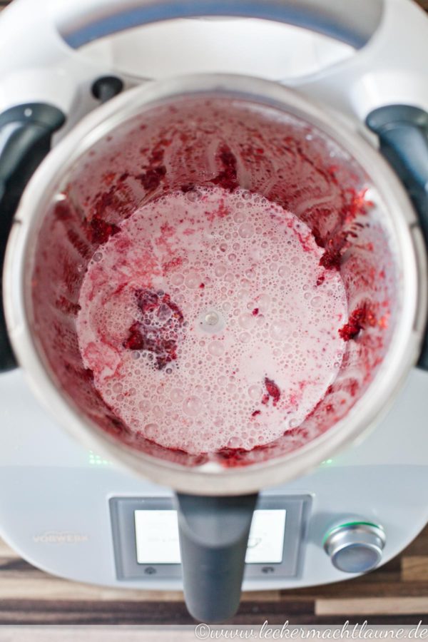 Sauerkirsch-Erdbeer-Shake {eiskalte erfrischung} - lecker macht laune