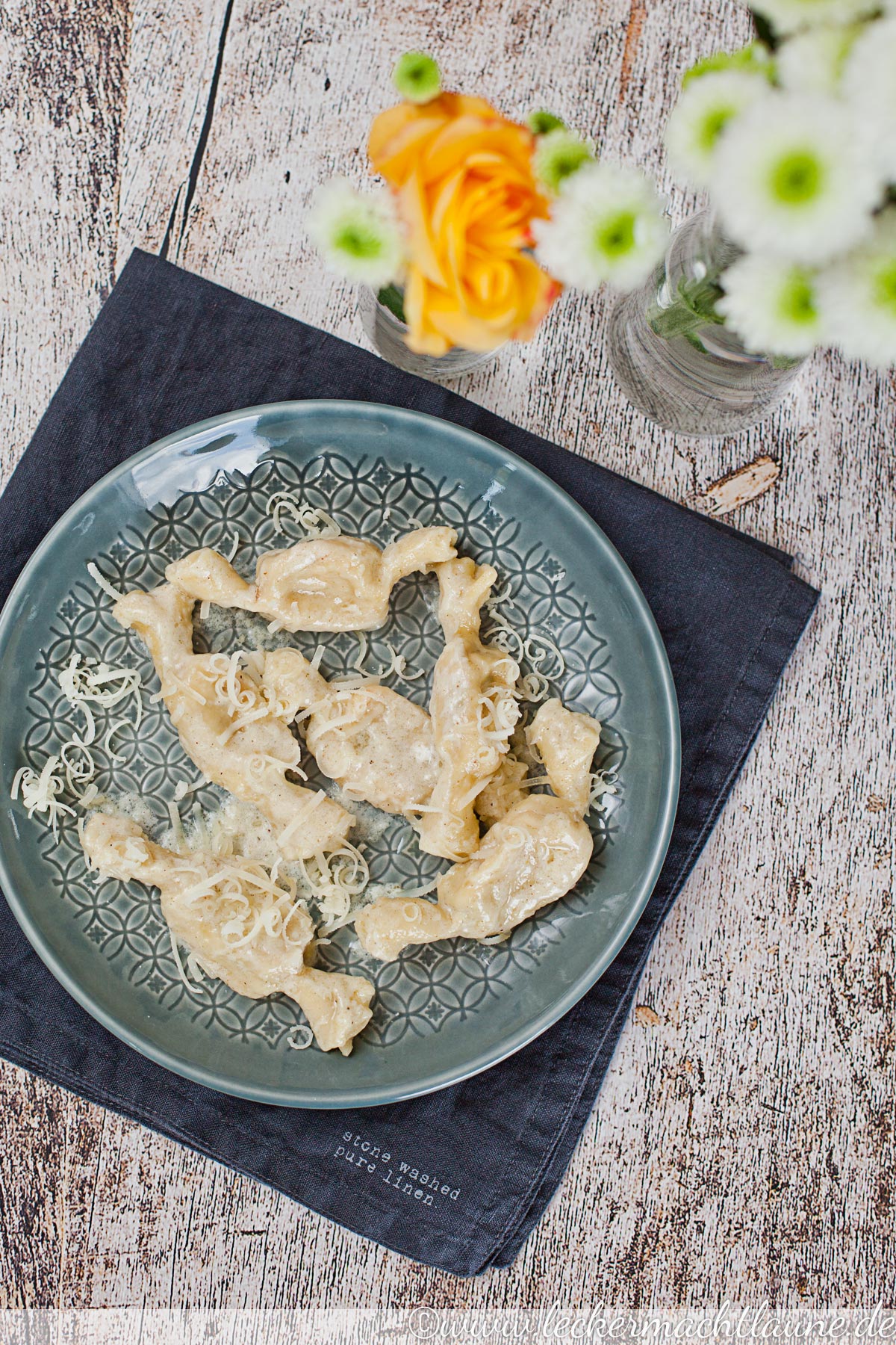 Gefüllte Pasta-Bonbons in Knoblauch-Sahne-Sauce 