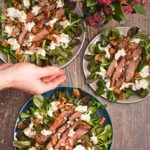 Wintersalat mit Feldsalat, Croutons, Mozzarella & Flanksteak in Zitronendressing
