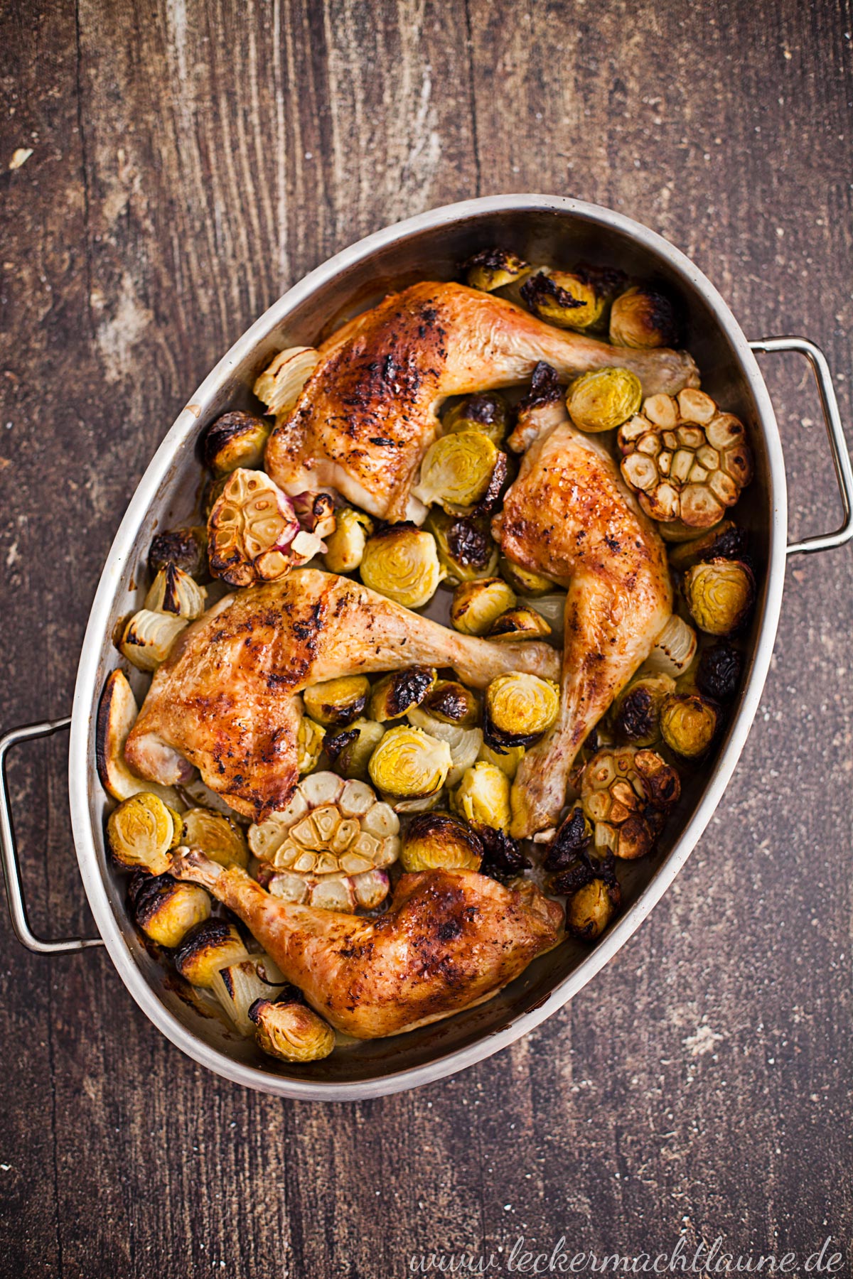 Zitronen-Hähnchenschenkel mit Knoblauch und Rosenkohl