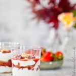 Cremiges Erdbeer-Rhabarber-Dessert {einfach & schnell}