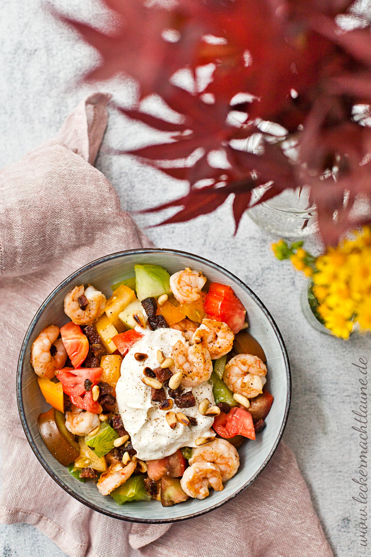 Garnelen-Tomaten-Salat mit Burrata