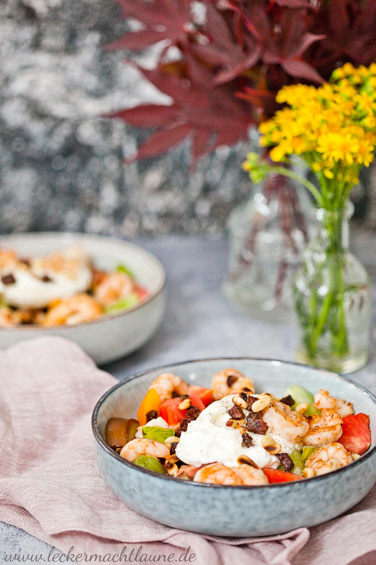 Garnelen-Tomaten-Salat mit Burrata