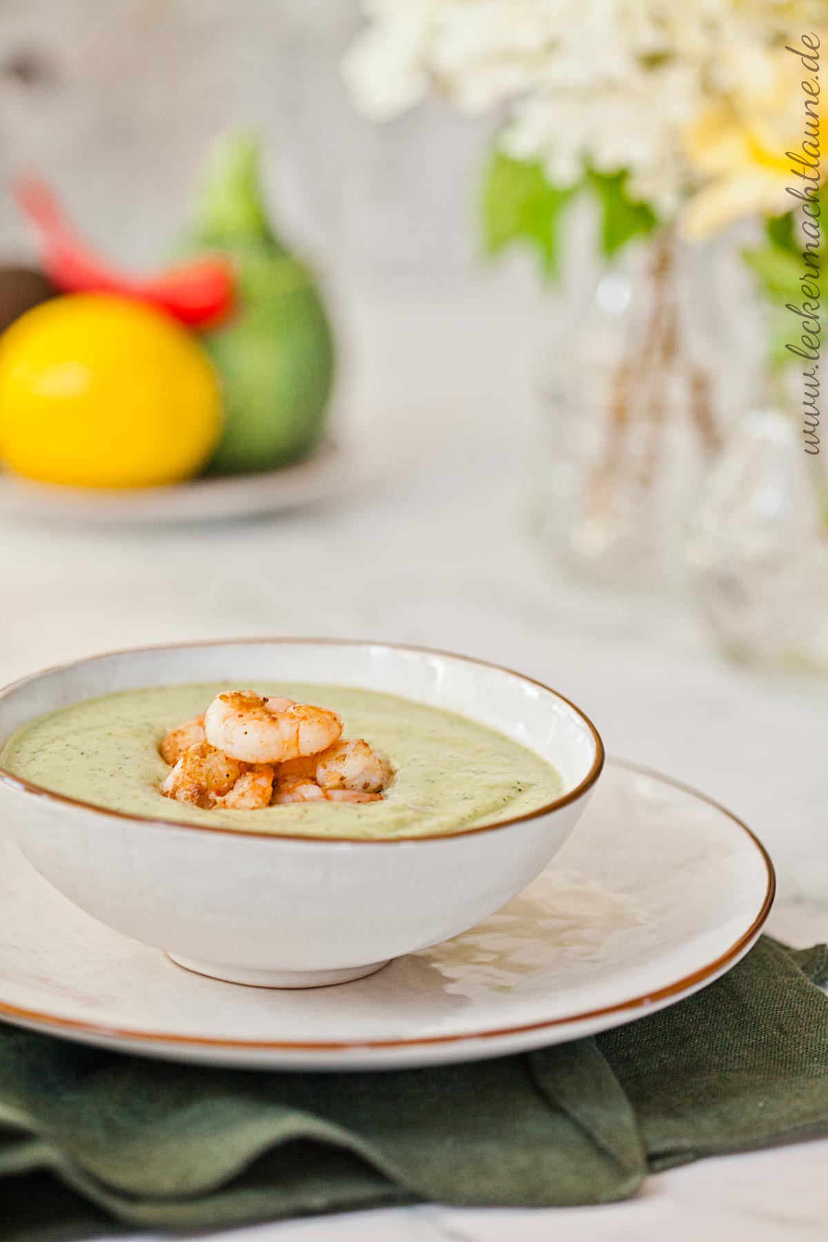 Kalte Zucchini-Avocado-Suppe