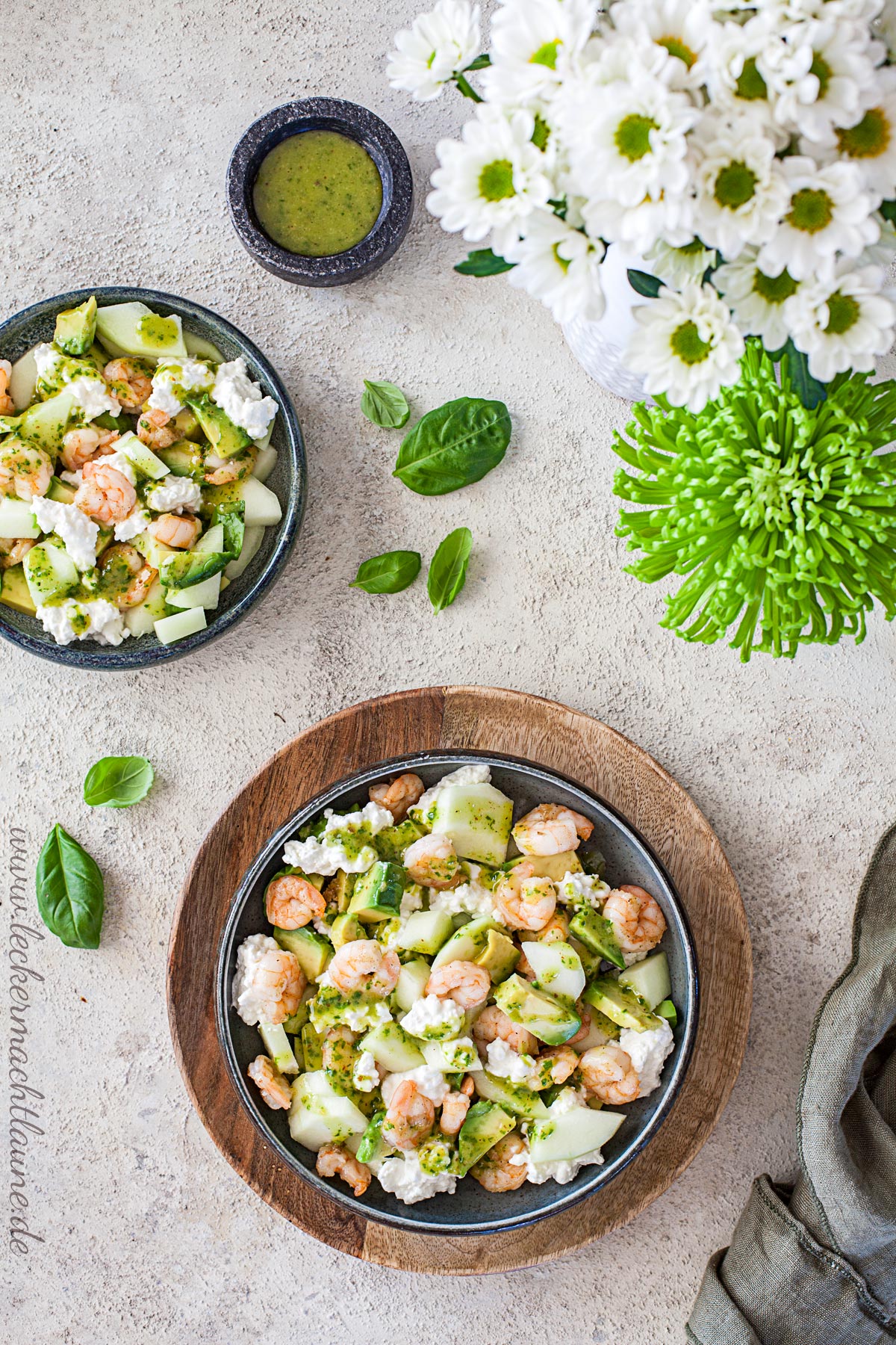 Gurken-Avocado-Salat mit Garnelen 