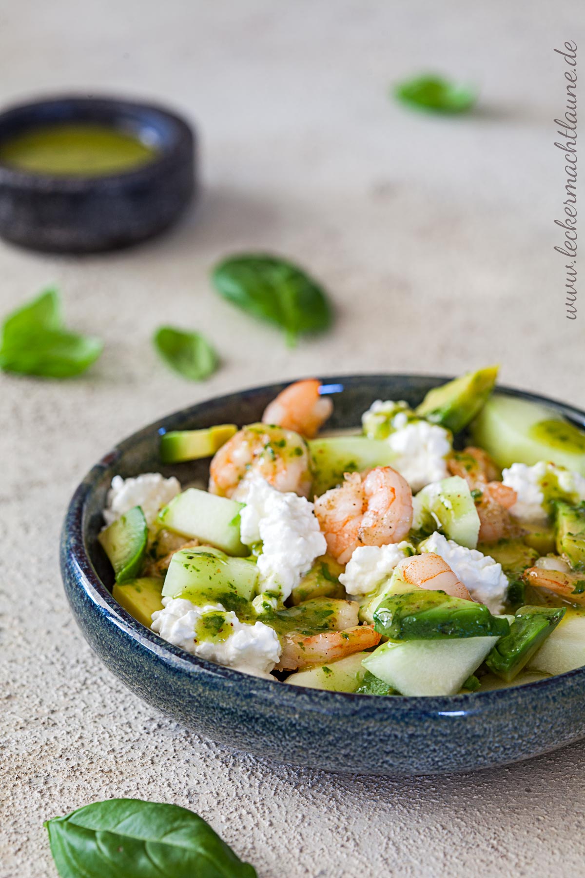 Gurken-Avocado-Salat mit Garnelen