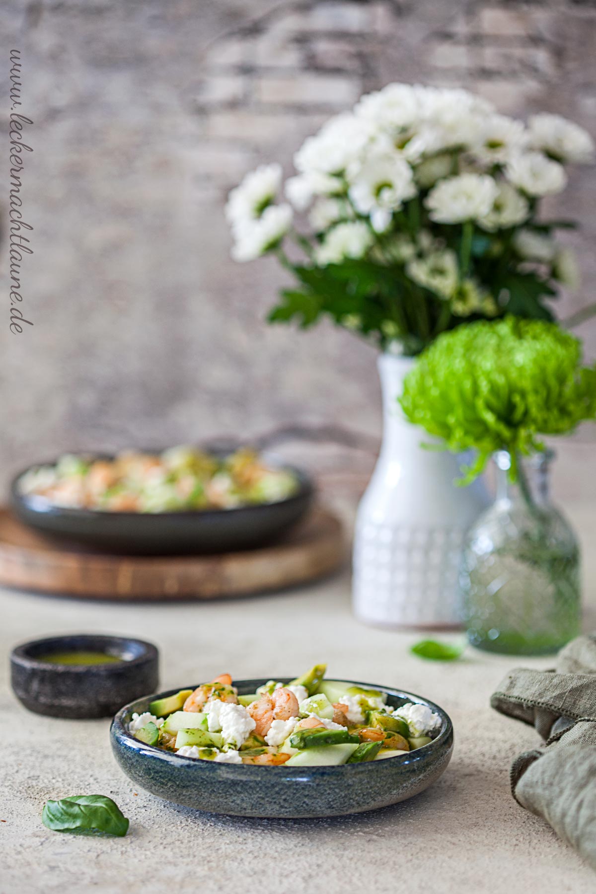 Gurken-Avocado-Salat mit Garnelen