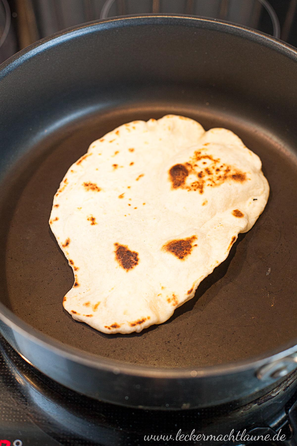 Dinkel-Tortillas mit Salsiccia