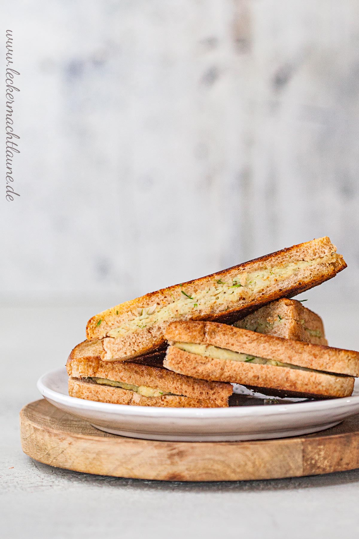 Gebratene Sandwiches mit Garnelenfarce