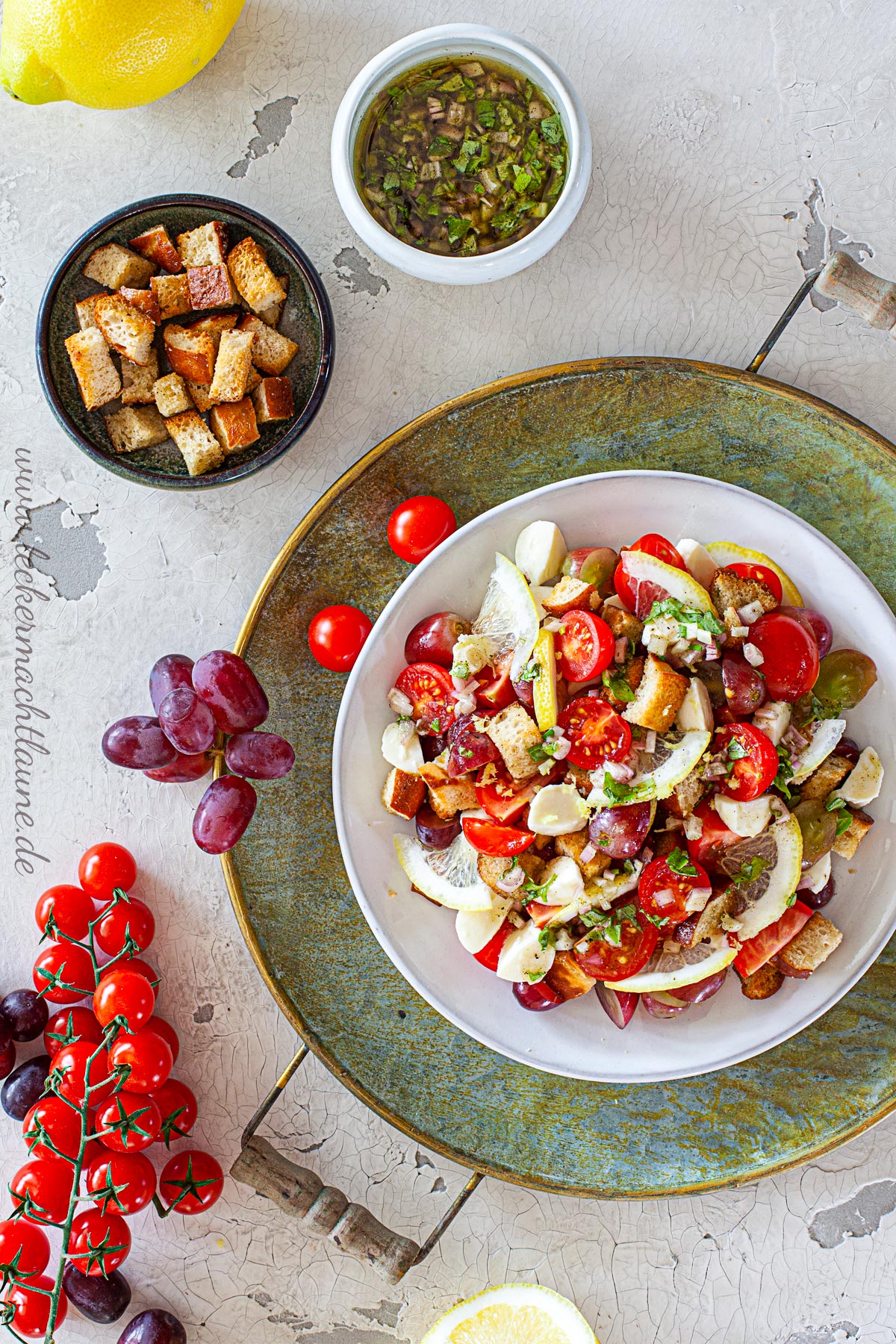 Tomaten-Trauben-Salat à la Panzanella