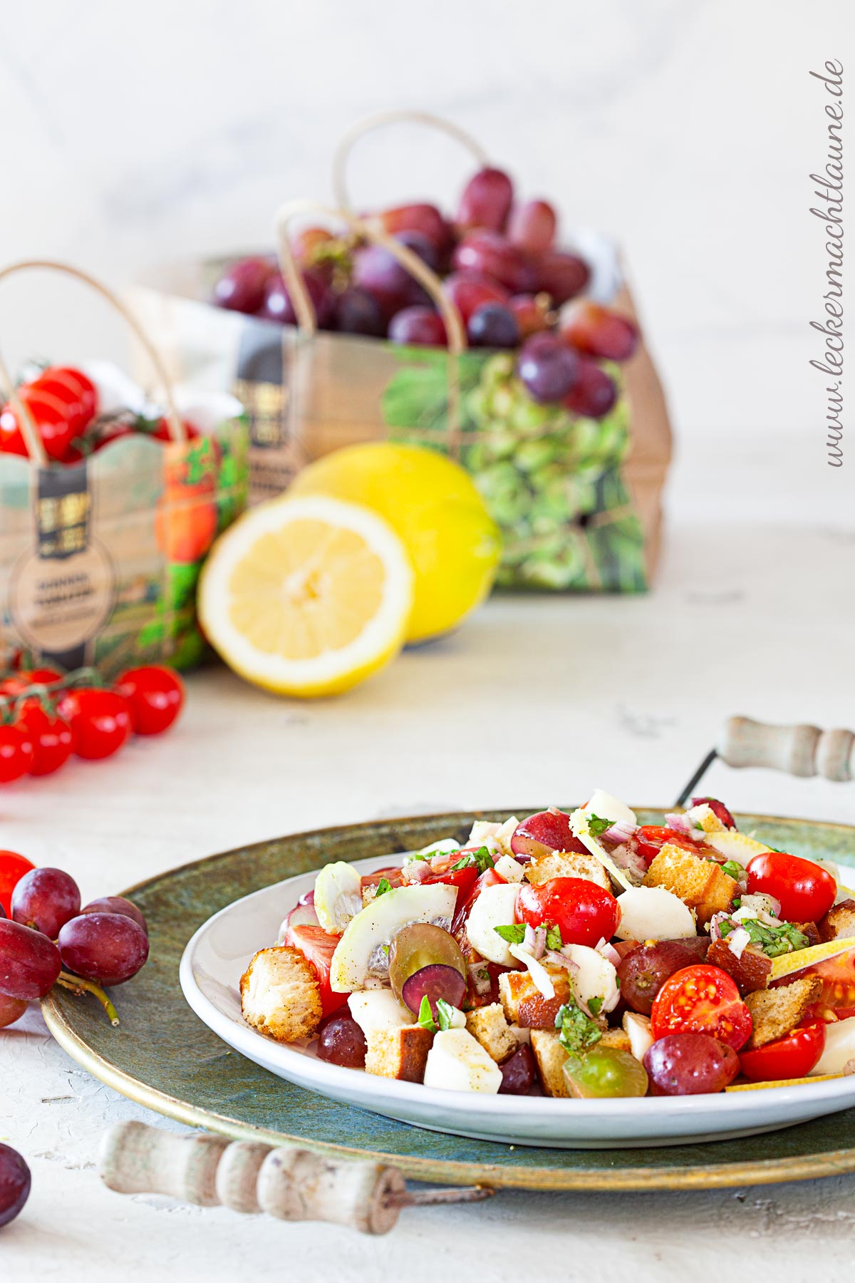 Tomaten-Trauben-Salat à la Panzanella
