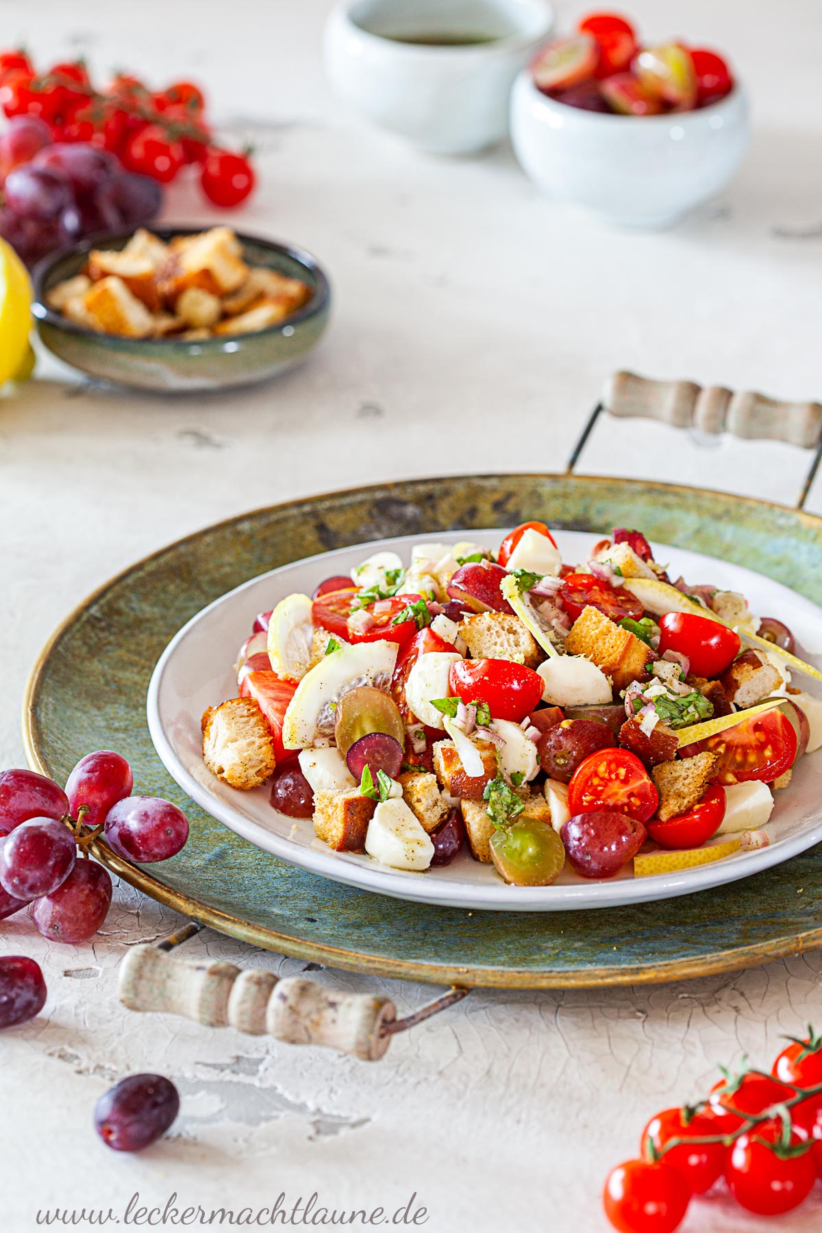 Tomaten-Trauben-Salat à la Panzanella