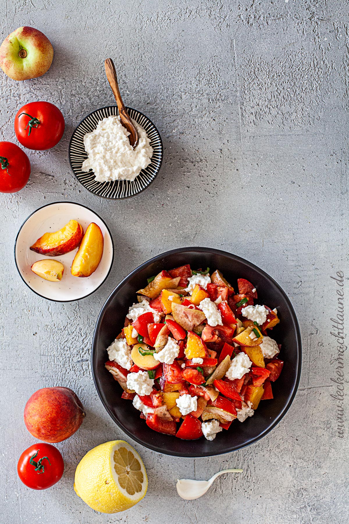 Tomaten-Pfirsich-Salat