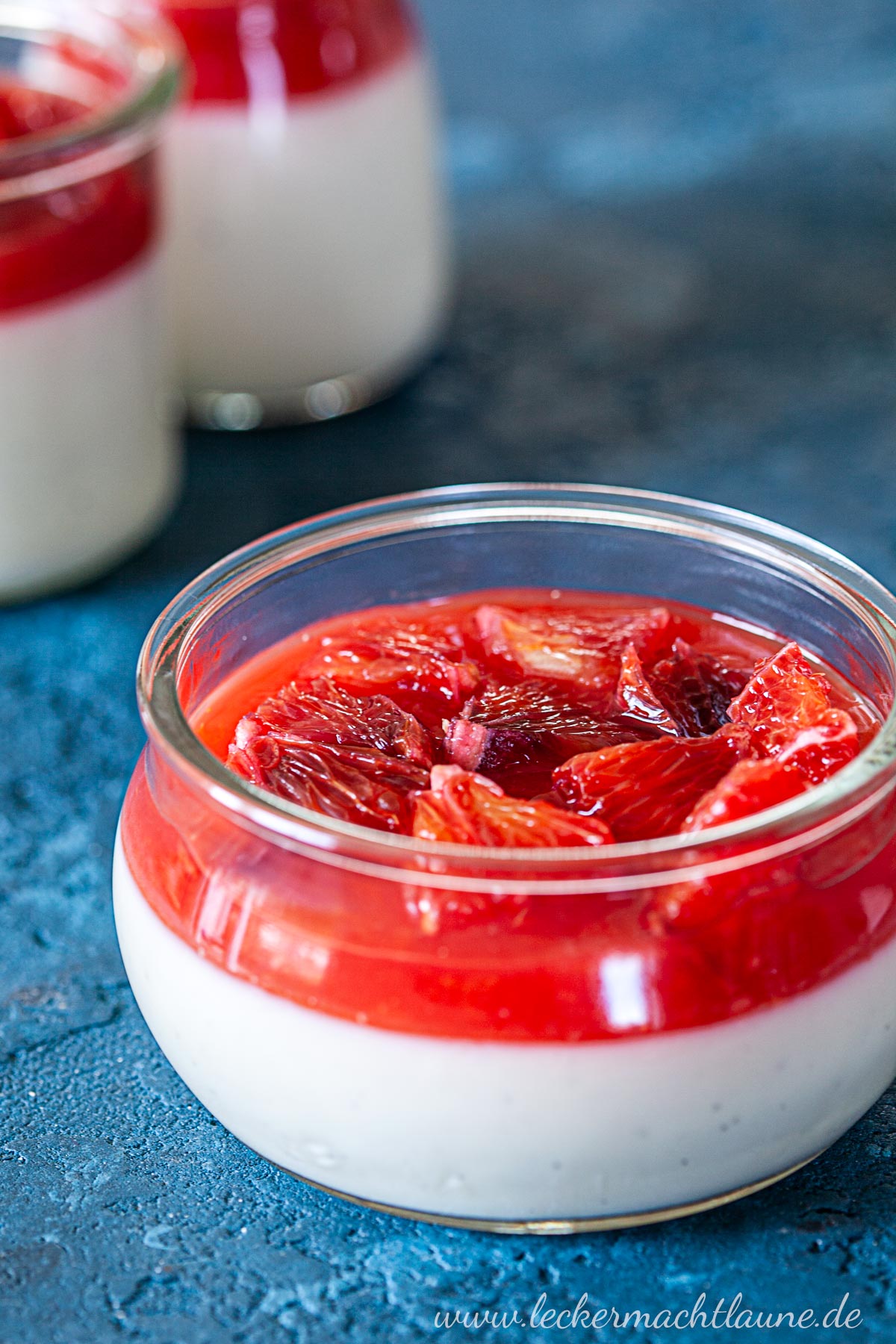 Buttermilch-Panna-Cotta mit Blutorangen