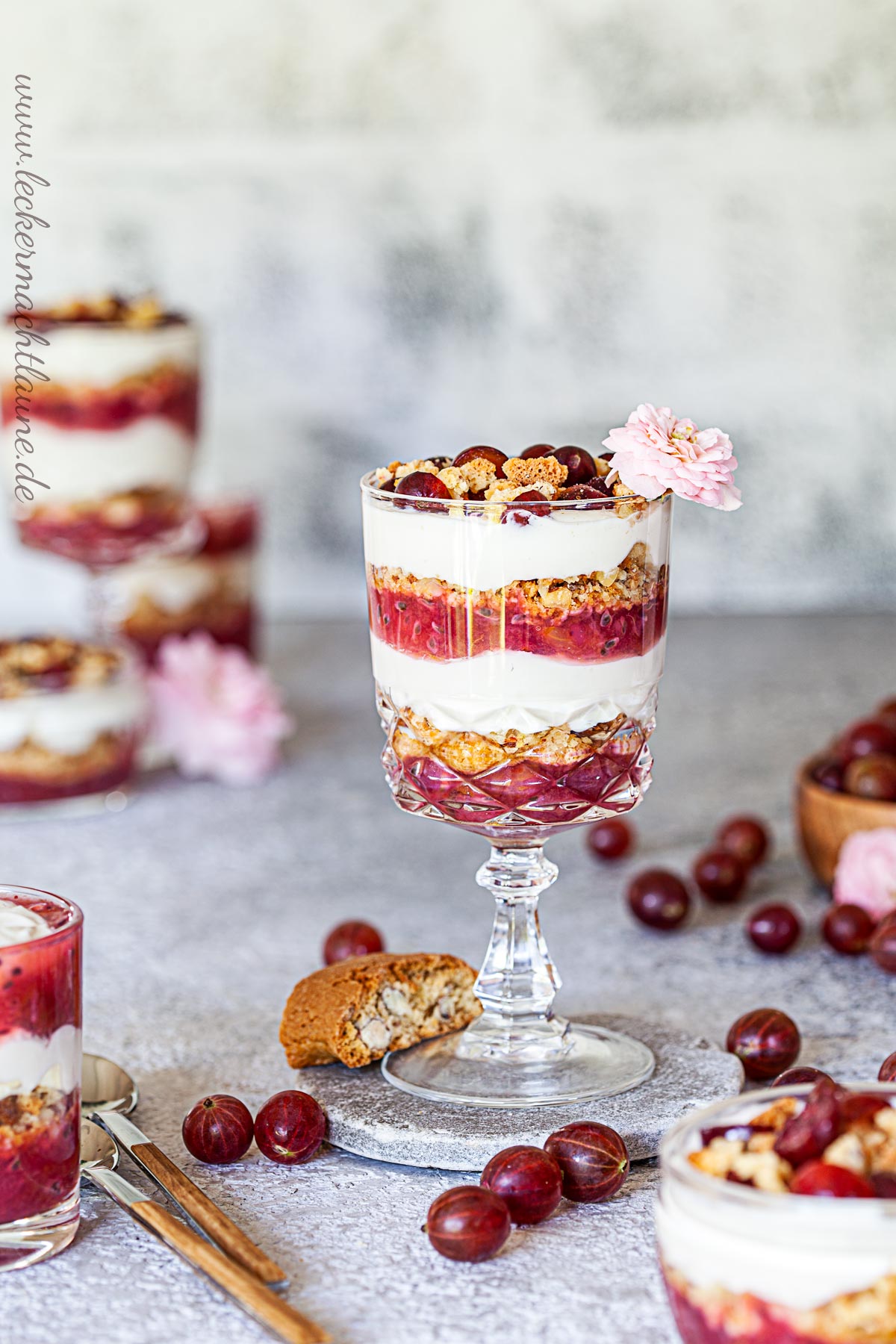 Stachelbeer-Schicht-Dessert