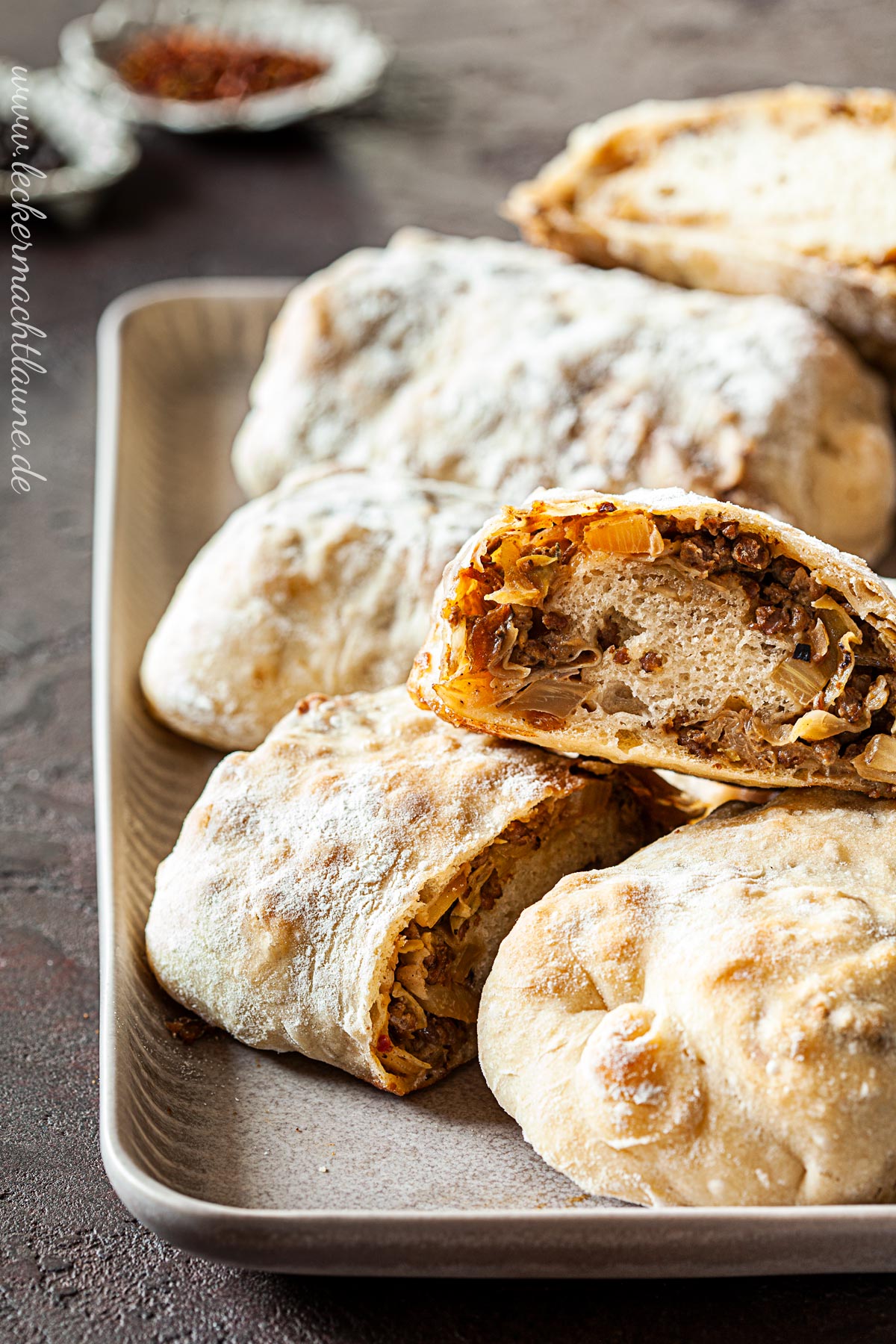 Kohl-Hackfleisch-Brötchen