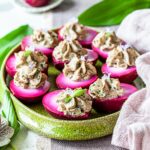 Pinke gefüllte Eier {deviled eggs}