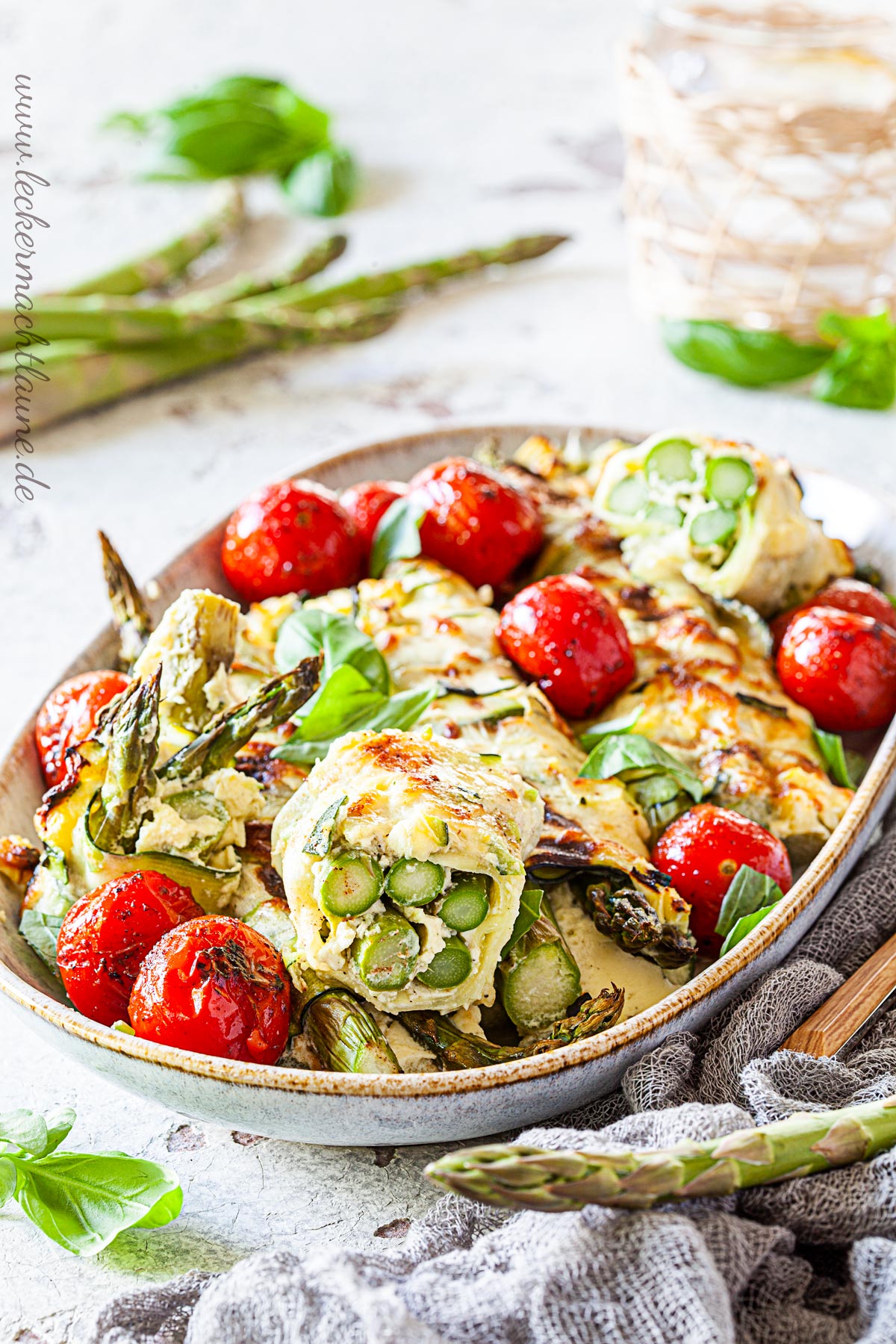 Überbackene Spargel-Zucchini-Röllchen