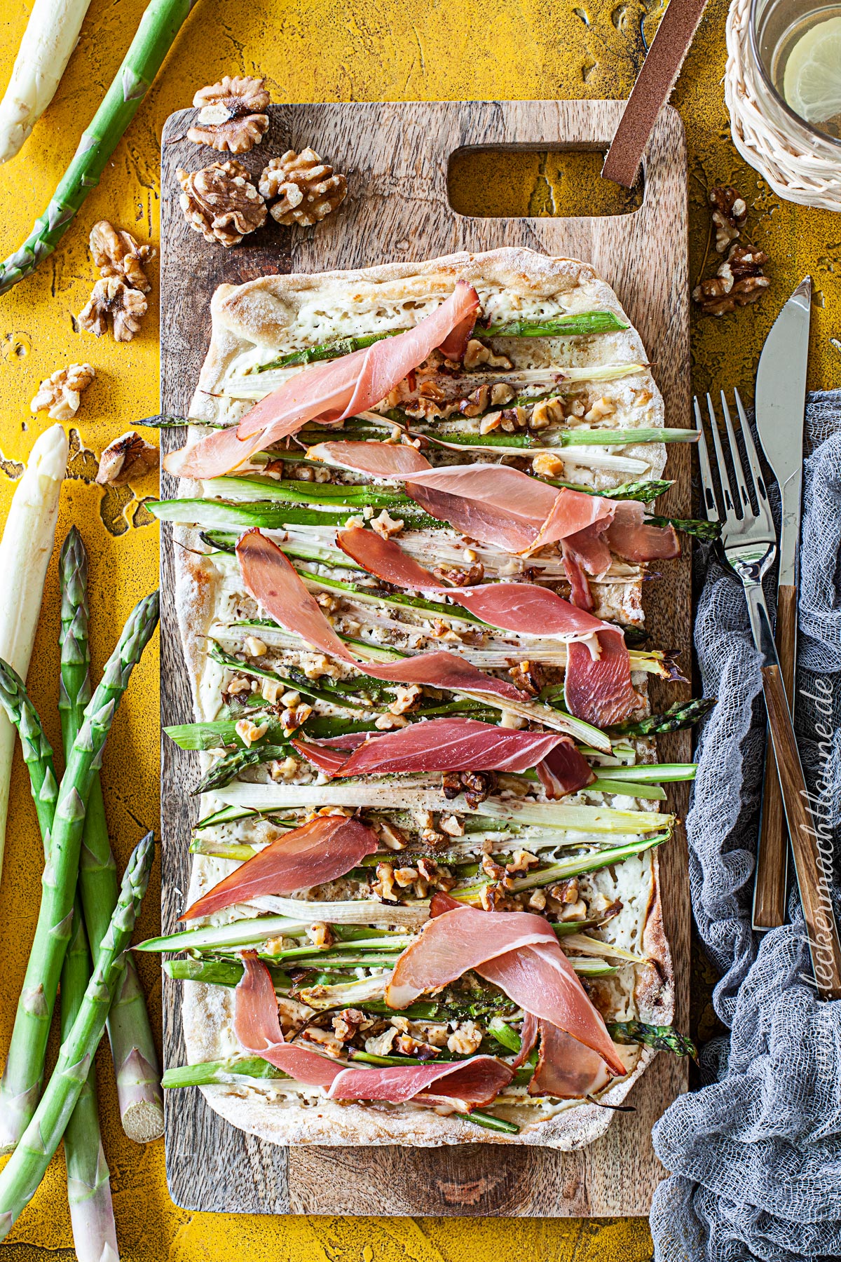 Flammkuchen mit Spargel