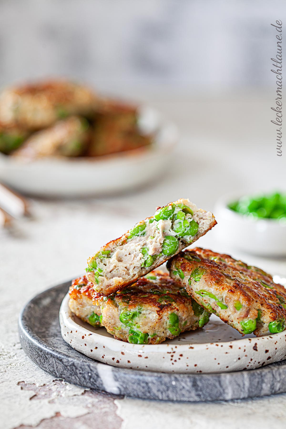 Hähnchen-Frikadellen mit Erbsen